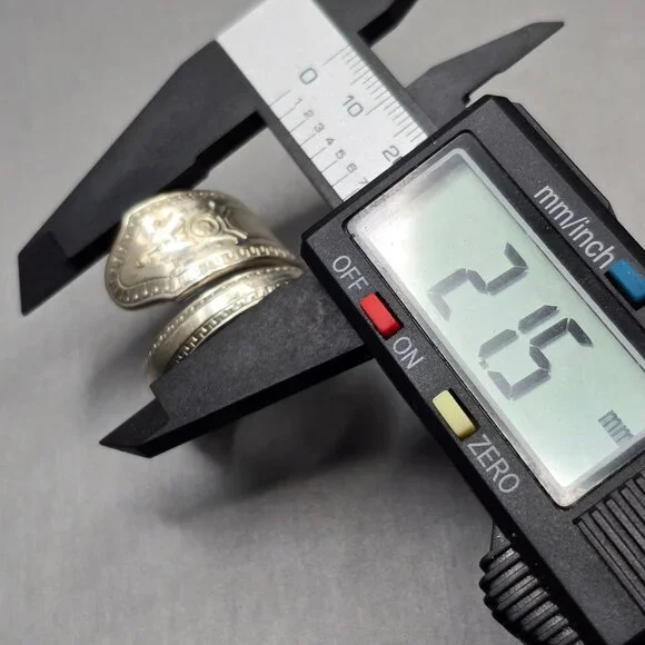 VTG Monarch Plate Silver Spoon Ring Size 10 Ornate Floral Pattern 15.61g - Picture 8 of 10